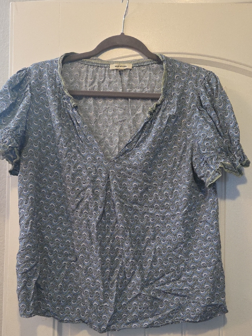 Max Studio Blue Paisley V-Neck Short Sleeve Blouse